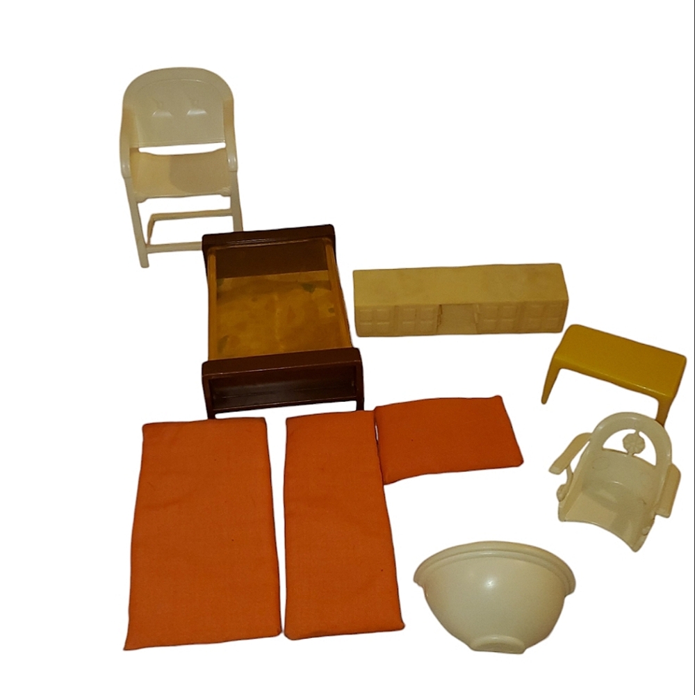 Various vintage doll furniture